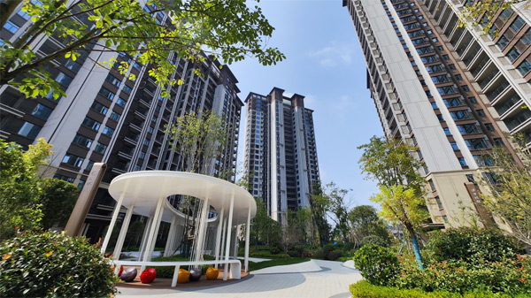 万悦府返乡特惠：首付一万，现房现证还有车位送