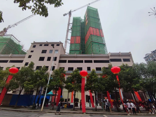 金慧御江豪庭：2#栋封顶，四大商圈与江景相伴